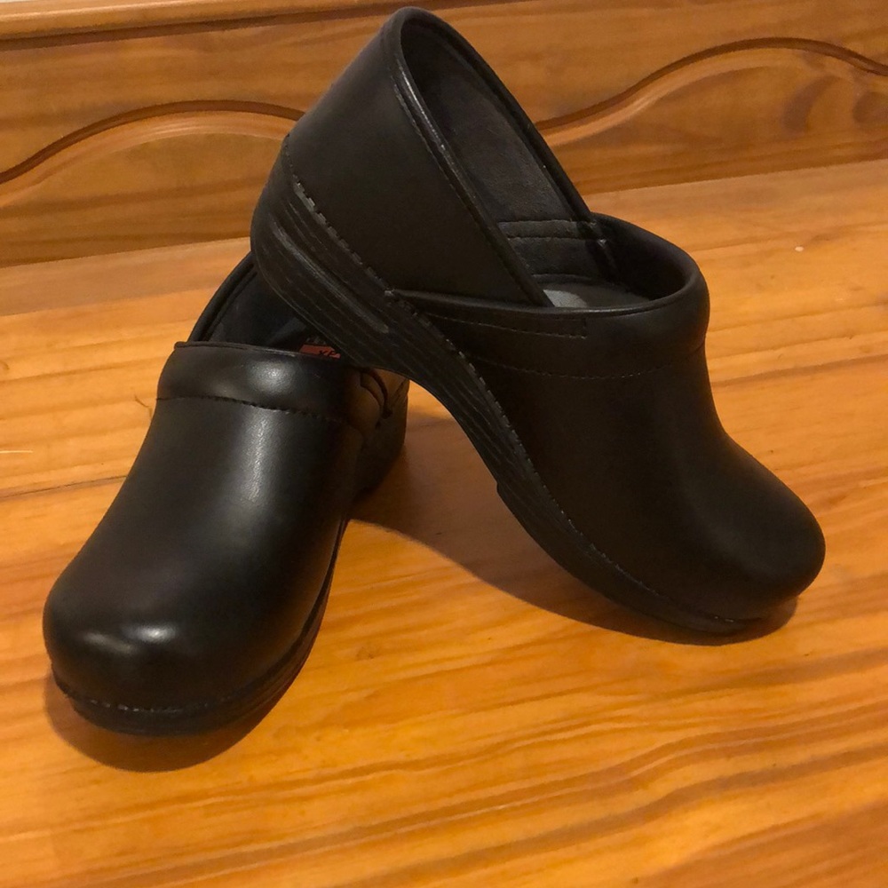 WOMEN’S DANSKO XP CLOGS SIZE 38 BLACK MATTE